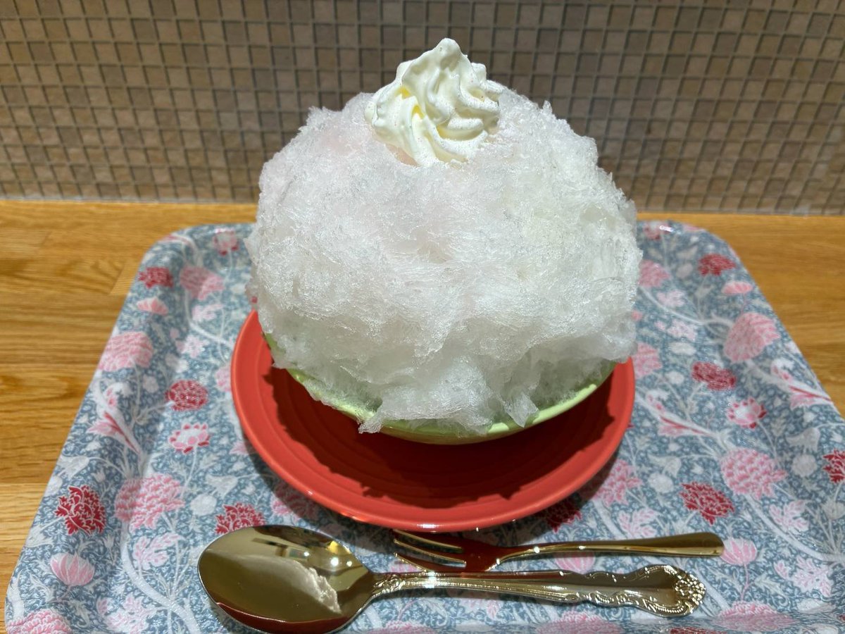 ayajunmama's tweet photo. 今日も　#氷峰ジャンダルム さんのかき氷。梅と洋梨ミルク。安定の美味しさです。幸せ。 https://t.co/9U7hKaWFNM