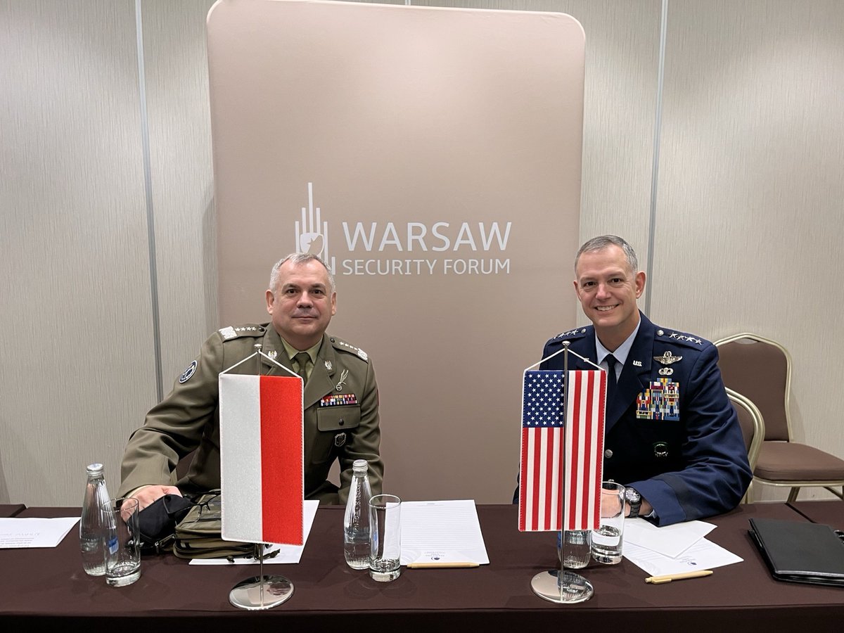 SztabGenWP's tweet photo. Bezpieczeństwo wschodniej flanki NATO, skuteczne odstraszanie i gotowość do reagowania na zagrożenia hybrydowe – to główne tematy rozmowy Szefa SGWP gen. Wiesława Kukuły z SACEUR gen. Alexusem Grynkewichem podczas #WSF2026.

@NATO @SHAPE_NATO @MON_GOV_PL @WarsawForum @DGeneralneRSZ @DowOperSZ @IWsp_SZ @Polska_Zbrojna