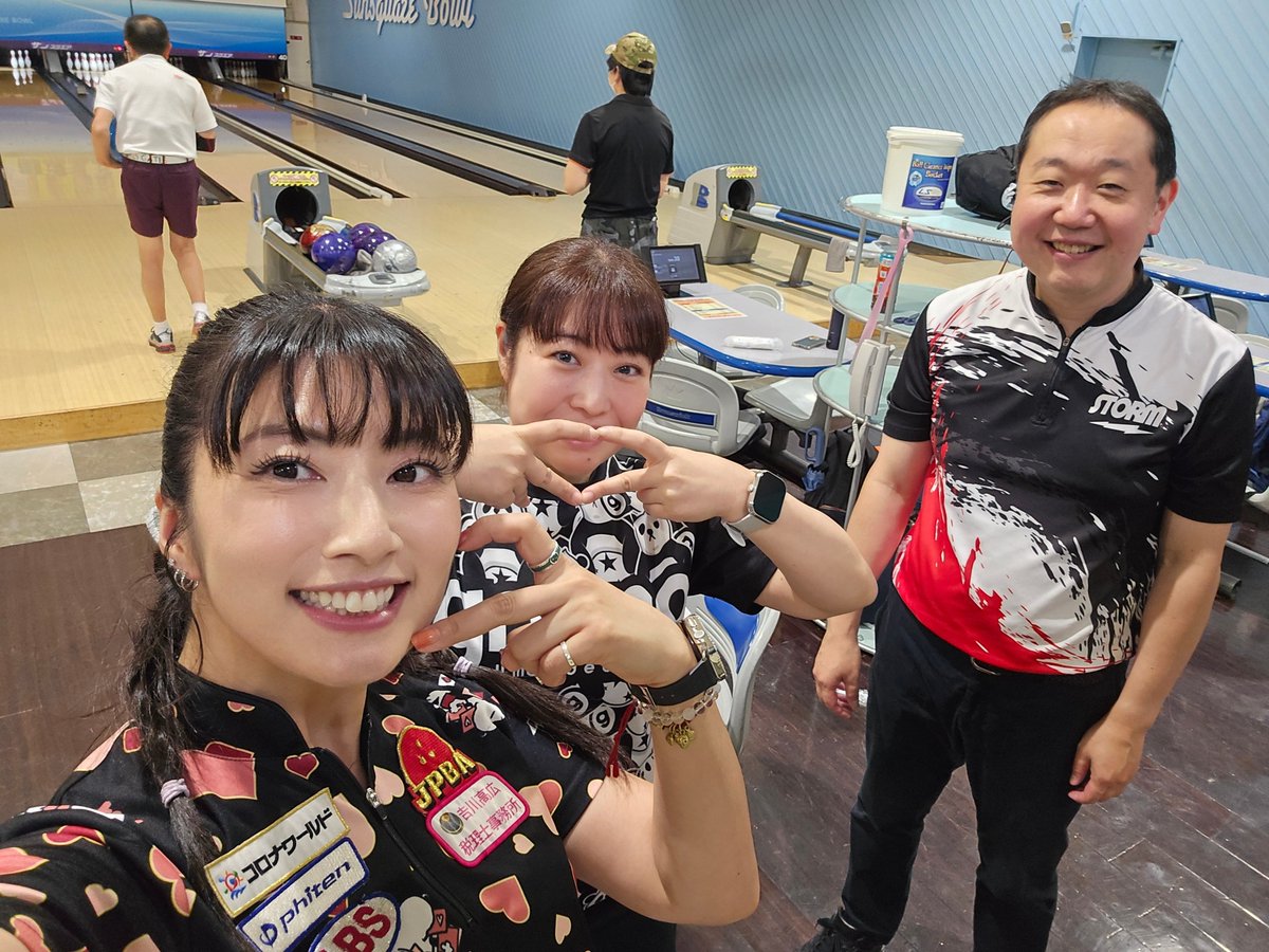 iipachi's tweet photo. ジュニア時代の先輩のチャレンジへ……🎳ジュニア時代の先輩の𠮷川くんと一緒に参加してきました！
昨夜から、あき🅿️のハートマーク練習したけど、単なる三角形になってしまった……🫶指が短い私には難易度高い https://t.co/n2BV1JgXqI