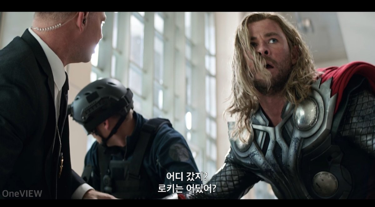 l0k1chu's tweet photo. 마블 시리즈마다 토르: 로키? 로키 어디갔어? 로키!
나: 제발 뒤를 돌아봐 https://t.co/Lw8tfyVeTD