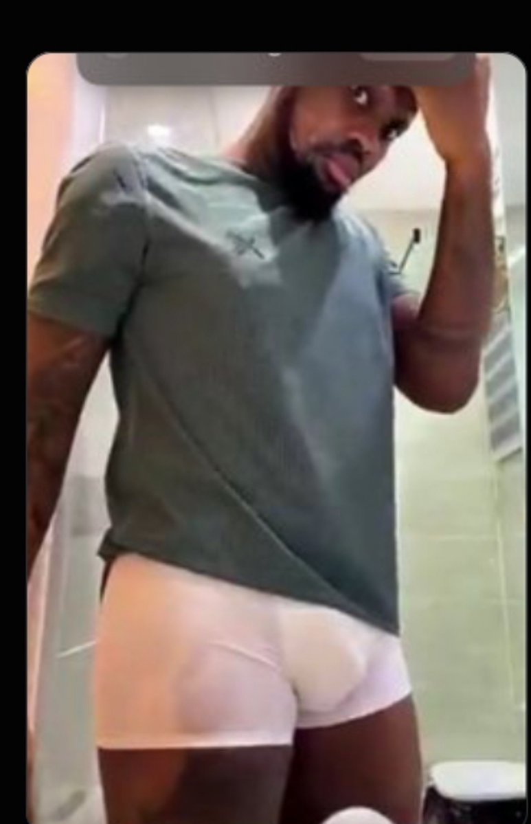 ELITE5655's tweet photo. Man just trying hard to show he has  a padded preek under those pants 😤 https://t.co/CSwyvXLKF5