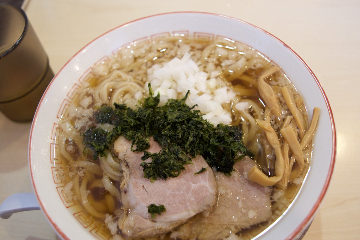 deathmaiden's tweet photo. 背脂煮干らーめん…1,350円

背脂×煮干しながら清澄で上品な醤油ラーメン。麺はほどよい噛みごこちの平打ち麺。
トッピングのタマネギとアオサが食感と風味の良いアクセントになっていて美味しい

──清麺屋
#リフトアップ https://t.co/ceh5Owj8wj