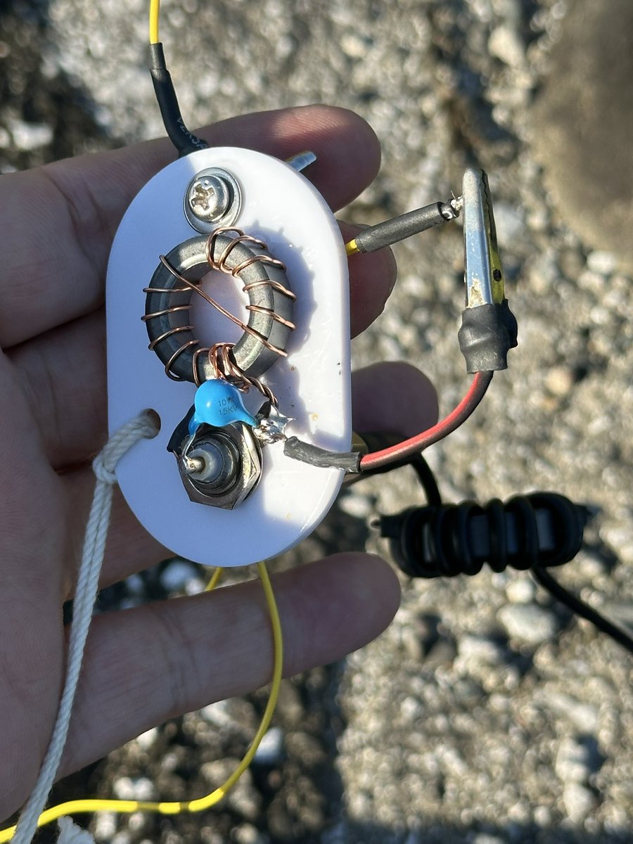 ja_cwlidop's tweet photo. EFHWアンテナ調整がちゃんと取れてるからATUとか入れなくていいので精神衛生上とても良いです。
#EndFedHalfWaveAntenna
#EFHW https://t.co/LKx6m8LPEl