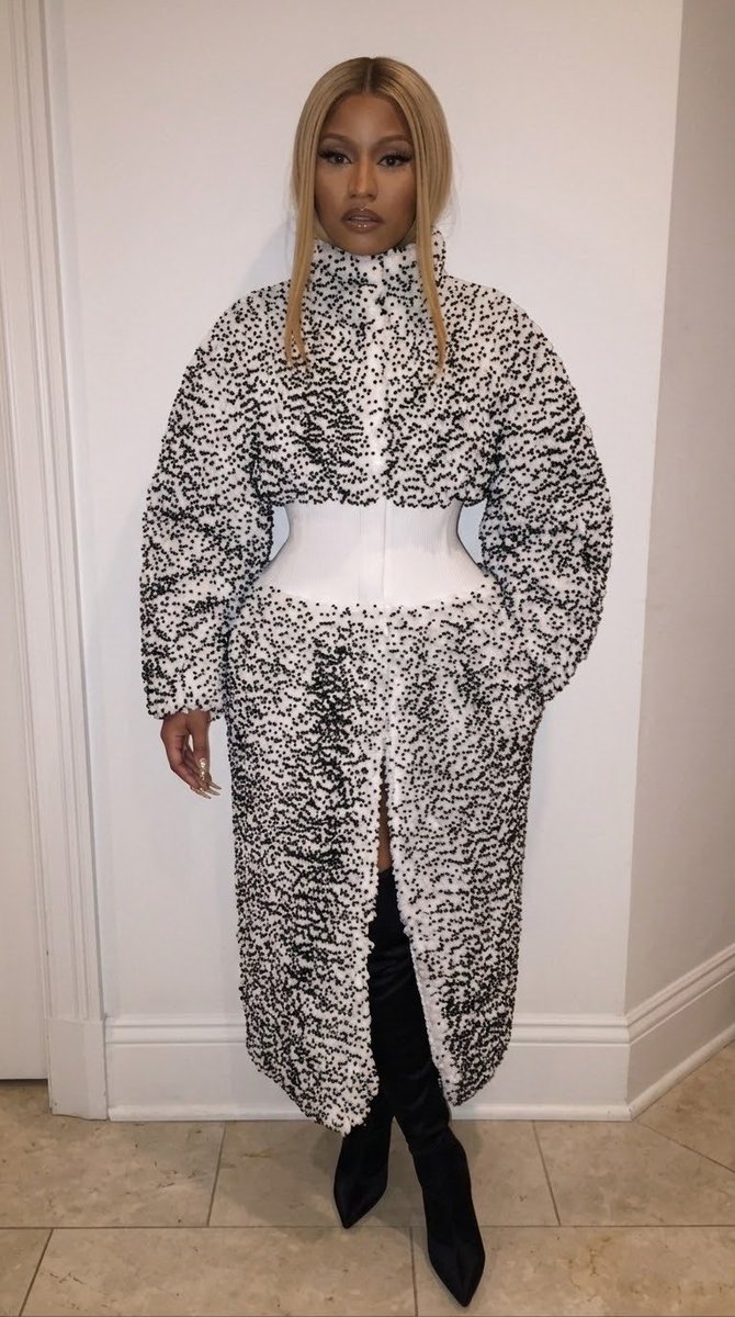 tumbledryyy's tweet photo. ALAÏA | Nicki Minaj wearing Azzedine Alaïa Winter/Spring 2027 RTW collection styled by me✨ https://t.co/3fMKwUK8o2