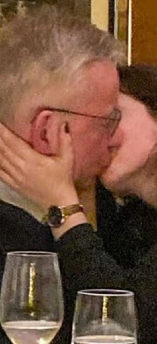 gingerrtom's tweet photo. Jason Arday’s plagiarism attracted a total of 249 articles, which led to his death.

Michael Gove’s own girlfriend was charged with possessing indecent images of children, yet the media remain silent.

Gove wrote about Arday AFTER her charges.

THIS IS FUCKING OUTRAGEOUS! https://t.co/XVwuyGb1sx