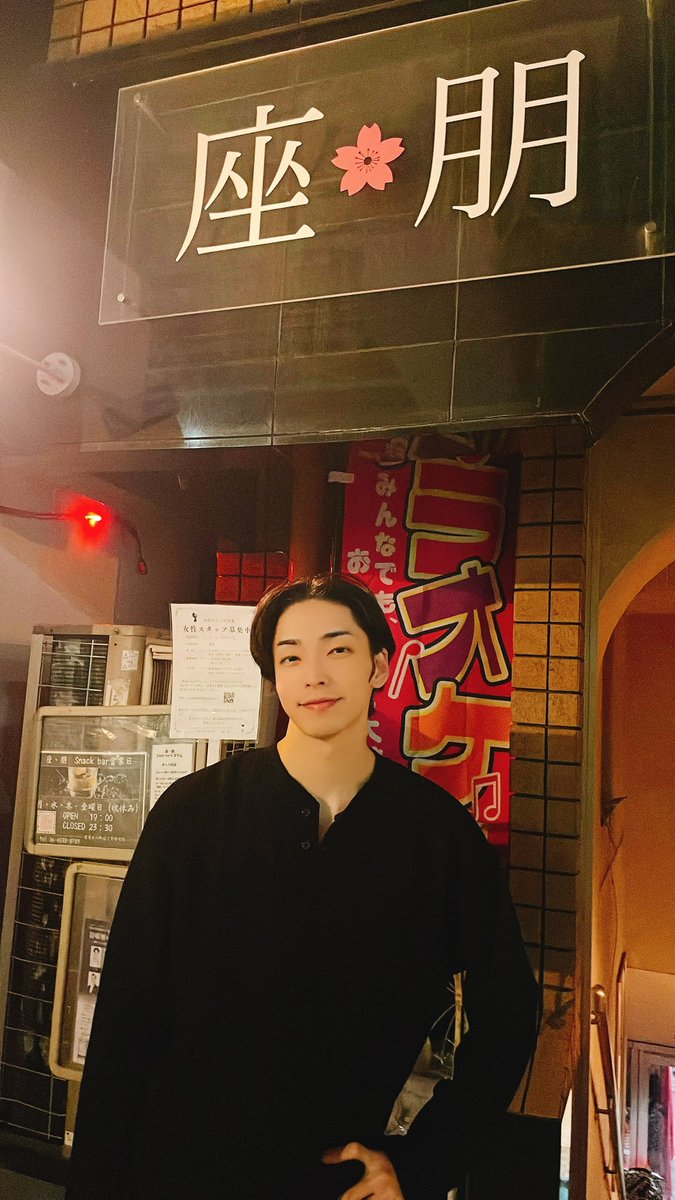 TOKU1090403's tweet photo. 【秋公演『春夏秋秋』終演御礼】
10月10日、秋公演を無事に終えることができました。会場も大いに盛り上がり、皆様と素晴らしいひとときを過ごせました。ご来場の皆様、ゲストの新海座長、関係者の皆様に心より感謝申し上げます。
次回は12月24日、冬の特別公演！ 
#とく太郎 #春夏秋秋 https://t.co/3gMDqXcFOQ