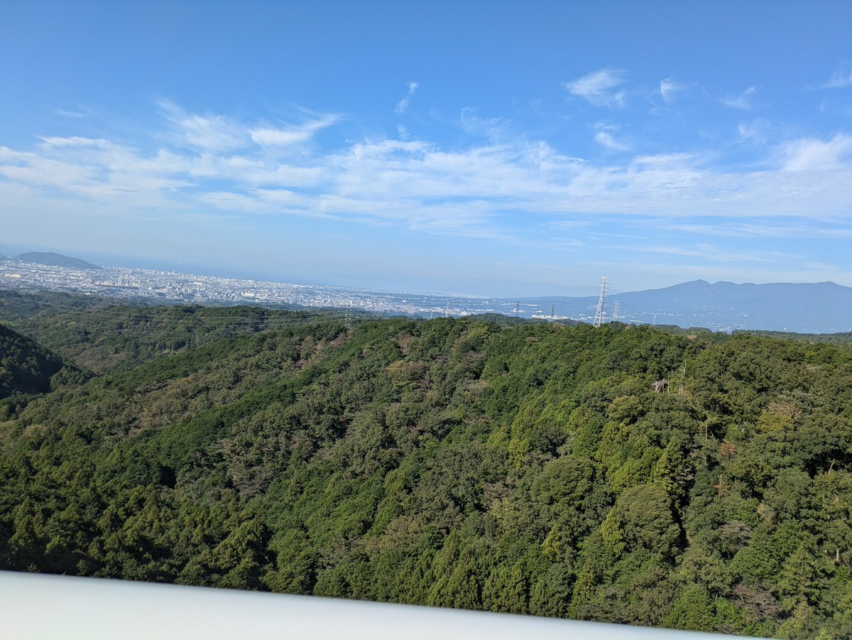 60Reia's tweet photo. 営業開始と同時なら「みんな行きだけなのでゆれます。」途中にいたスタッフさん。うんすごくゆれた。 https://t.co/gV5vIweIzl