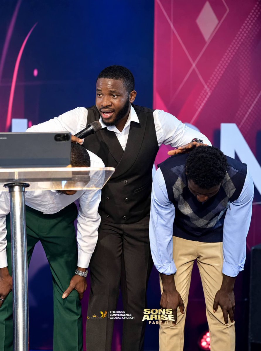 KCGLOBALcal's tweet photo. So much Glory in one service. 
an Awesome Move of his Presence.

The Glory was visible in our midst...
MY GOD 🔥, see healings, see transformation.  

This week, experience the grace called favour in all your endeavors. 

#KCGLOBAL https://t.co/HoamQ9iLbm