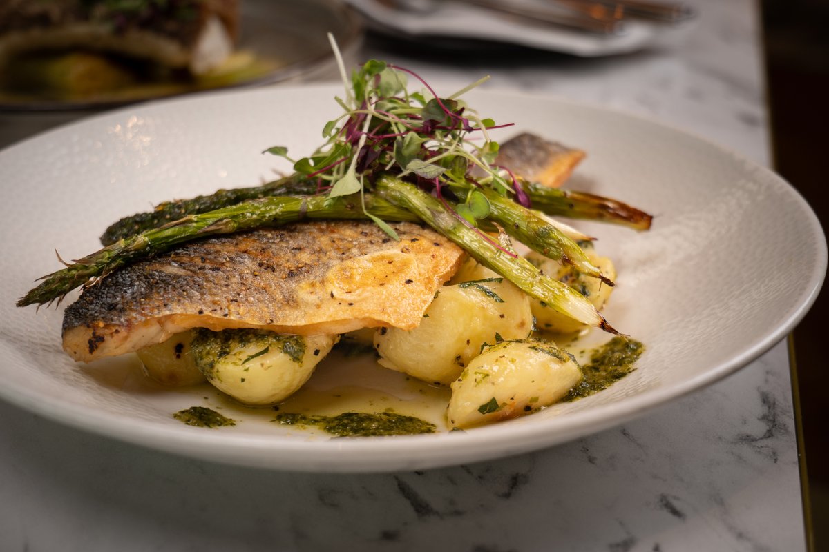 cherryblackrod's tweet photo. Seared Sea Bass, warmed herb potato salad, mojo verde and sautéed asparagus.
Fancy some fabulous fish this week?
You know where we are!
SEE MENU: https://t.co/HVpVPPlXpl
#fishdish #boltonfoodies #cherrytreeblackrod https://t.co/xsajbR4Gly