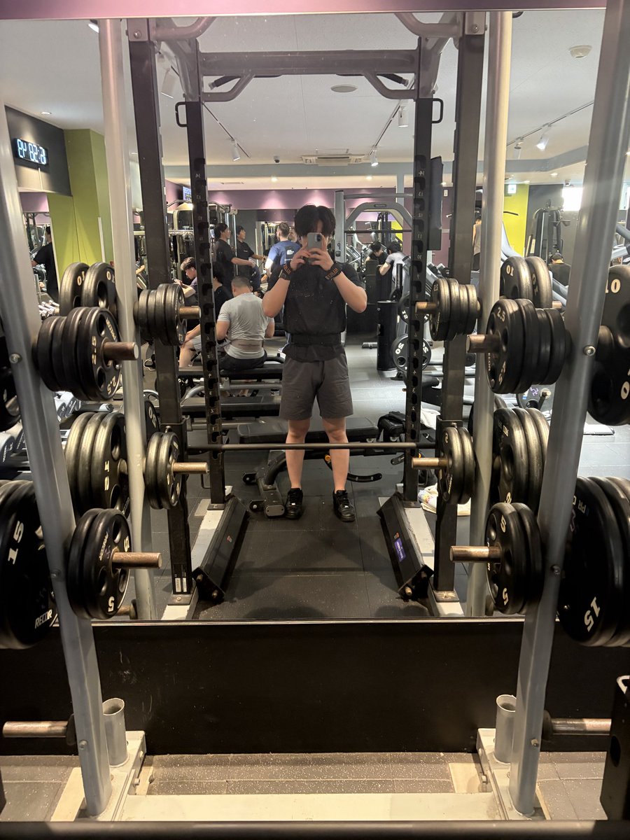 RyoOno115's tweet photo. 今日は背中の日〜

祝日でめっちゃ人多い笑
ジムに行けば、こんなに筋肉がいるのに街中で見かけないのはなぜだろうか？？

#筋トレ　#ジム https://t.co/9Pk6LgnUoF