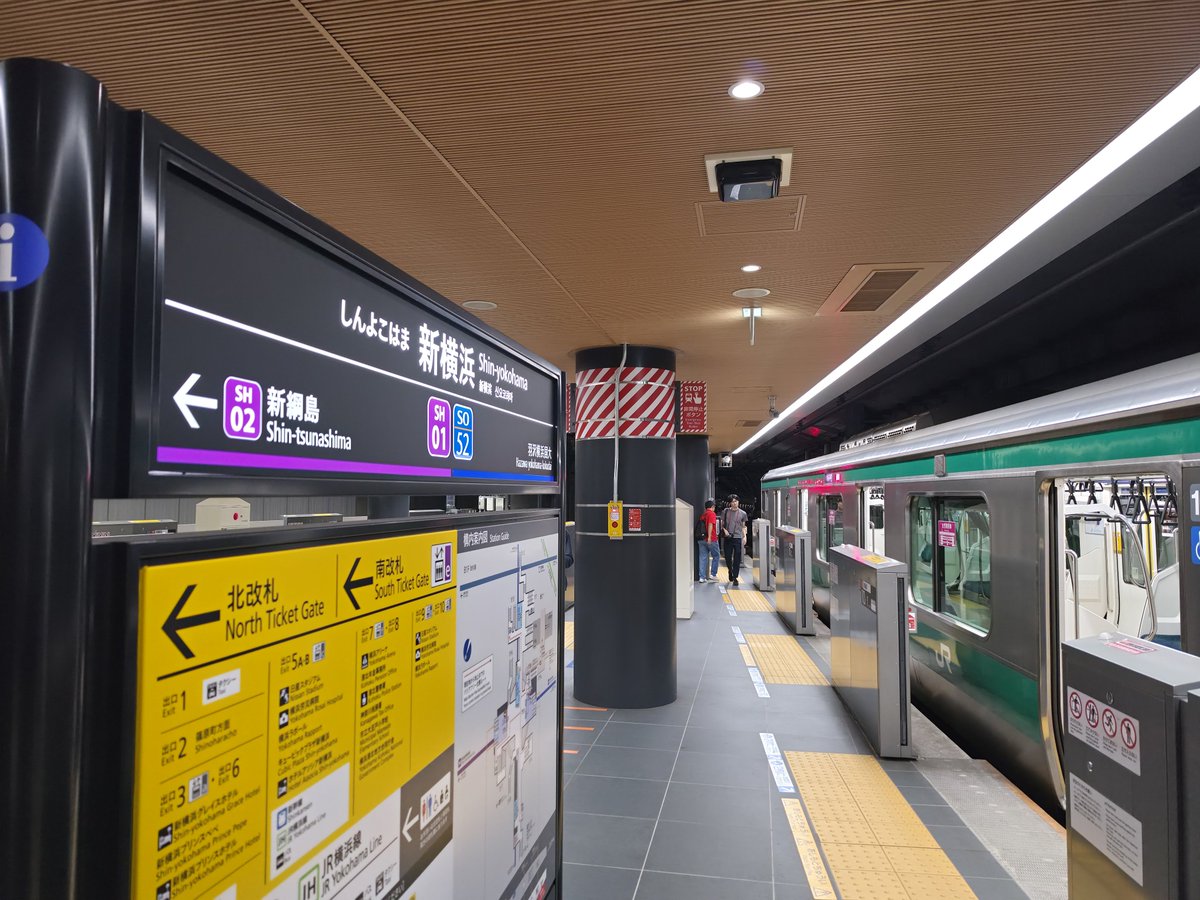AunzRailfan's tweet photo. JR相鉄直通線が支障により新宿行きは新横浜行きに変更。
JR車両が地下の新横浜駅に停車してる姿はなかなかの違和感。中線の2番線だけでなく3番線も折り返し運用に対応してたのね。 https://t.co/FMJxaJuBJa