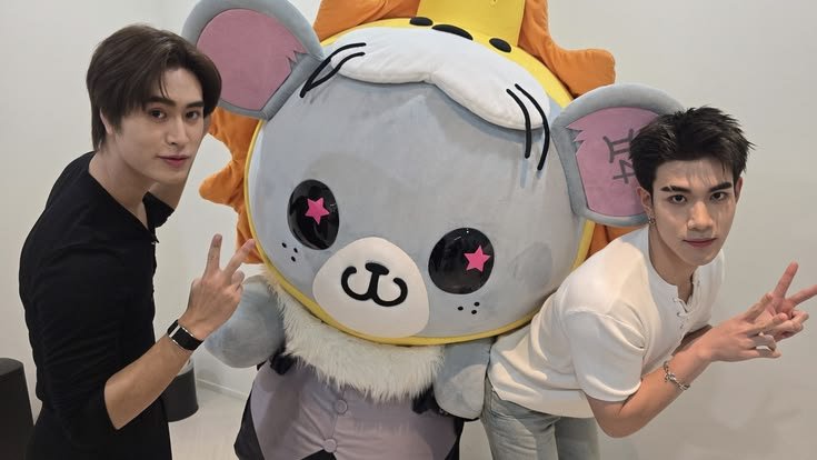 _mipmoo's tweet photo. เจมโฟ้ดรักลูกคุณหนูมากๆ จริงๆ นะ แบบก็ดูแลกันมาตั้งแต่ day 0 อะ ถึงจะแกล้งกันบ้าง หยอกกันบ้าง มีไม่เข้าใจกันบ้างเพราะก็พึ่งจะเคยเป็นพ่อกันครั้งแรกเองหนิหน่า แต่มันเป็นความไม่สมบูรณ์แบบที่โคตรจาอบอุ่นม้ากมาก ㅠㅡㅠ ลคนเติบโตมาท่ามกลางความรักของท่านพ่อทั้งสองอย่างดีเลยละ 🤍🥺 https://t.co/4G6BwlkAbU
