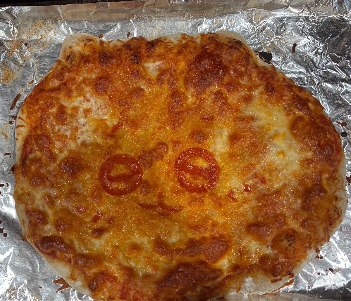 snowthesia's tweet photo. Hachiware and Chiikawa pizzas my bf and I made before tragedy struck https://t.co/7gD2jm32wX