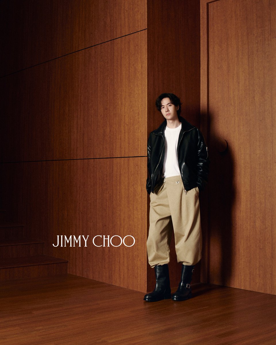 jimmychoo's tweet photo. Global Brand Ambassador Wang Yibo unveils the new Jimmy Choo campaign, wearing the Biker Mid in textured leather: an enduring house signature refreshed for the season.

全球品牌代言人王一博演绎新季Biker机车靴。早已成为现代衣橱中的必备单品��Biker机车靴，以纹理质感皮革焕新呈现。

#JimmyChoo
