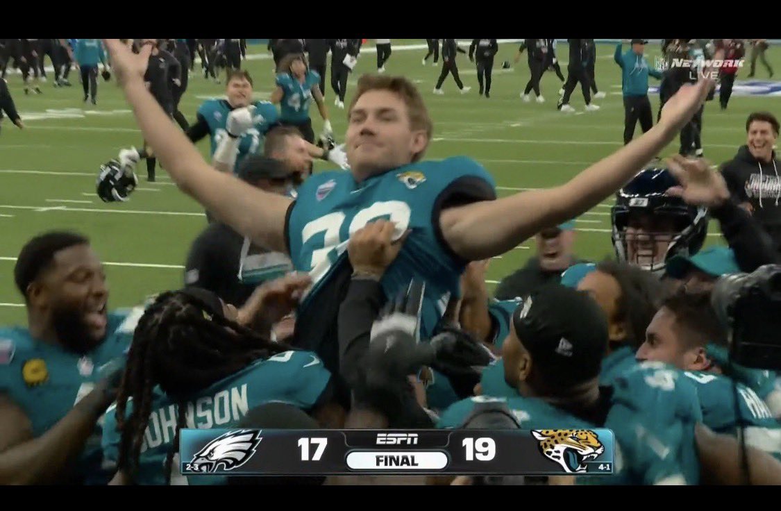 SivekNella's tweet photo. @Eagles @zackbizzaun This how you end a game 🐆🐆🐆😂😂😂 https://t.co/LJVLY0kx0S