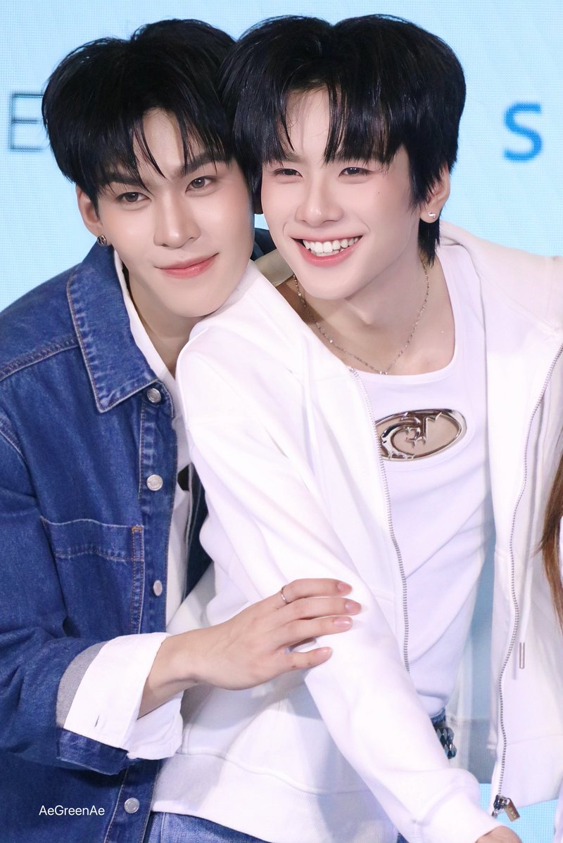 AeGreenAe's tweet photo. ตอนนั้น: ถ้าพี่ไม่เลือก จะเสียใจป่ะ!
ตอนนี้: แฮปปี้ไหมมล่าาา🤪😜

#AuauSave #อู่อู๋เซฟ https://t.co/FIZOhlgWGb
