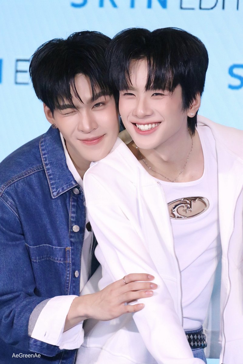 AeGreenAe's tweet photo. ตอนนั้น: ถ้าพี่ไม่เลือก จะเสียใจป่ะ!
ตอนนี้: แฮปปี้ไหมมล่าาา🤪😜

#AuauSave #อู่อู๋เซฟ https://t.co/FIZOhlgWGb