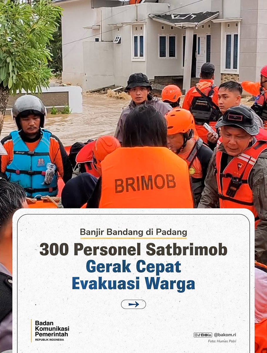 Res_Pel_Belawan's tweet photo. Curah hujan tinggi memicu banjir di sejumlah wilayah Kota Padang, Sumatera Barat, pada Sabtu (10/10). Satbrimob Polda Sumbar mengerahkan 300 personel untuk membantu evakuasi warga di Perumahan Lumin Park, Dadok Tunggul Hitam, dan Guo Kuranji. https://t.co/NN0LNCATGb