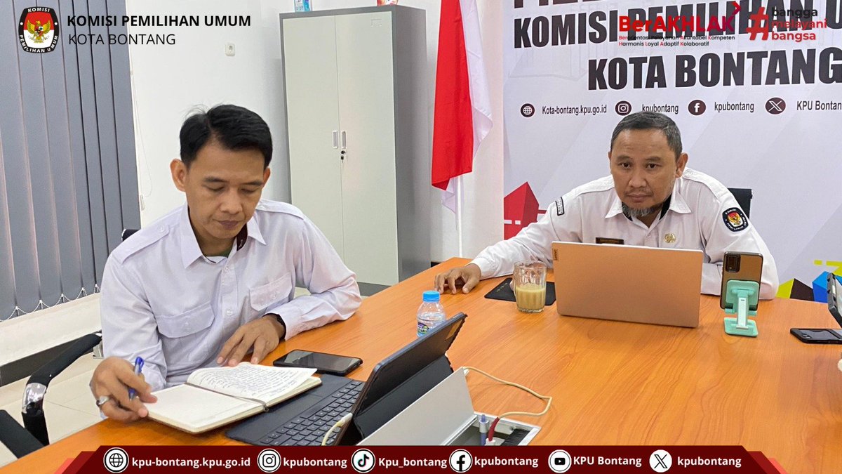 kpubontang's tweet photo. KPU Kota Bontang melaksanakan Rapat Pleno Rutin mingguan di ruang Media Center, Kantor KPU Kota Bontang, Senin (12/10/2026).

Rapat Pleno Rutin Minggu II bulan Oktober 2026 ini diikuti oleh jajaran Komisioner dan Sekretariat KPU Kota Bontang. https://t.co/jEJKWwX3eq