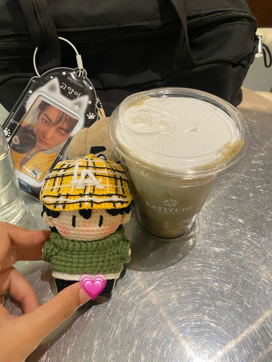 verkeonho's tweet photo. #foodtwt hojicha with konoooo https://t.co/kvbWaXcrTQ