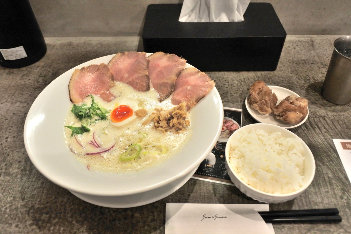 hidekicyberjack's tweet photo. ◎鶏白湯ラーメン suma_suma [スマスマ]神戸市須磨区須磨浦通4-3-14
◎神戸市須磨区須磨浦通4-3-14
◎特製泡鶏白湯ラーメン・からあげ2個とライスセット¥1,720
前から行きたかった「ラーメンは飲み物です」と神の啓示のようなお言葉を掲げるこのお店に行きました。 https://t.co/UvdVzFKf3O