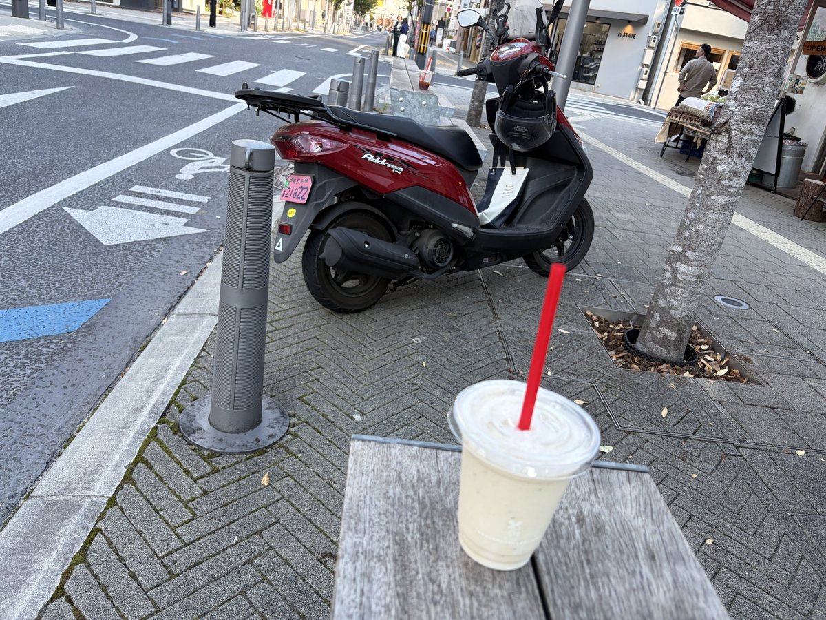 fujiis40's tweet photo. 10/12(月)スポーツの日🏍️

スクーターで岡山市内までソロツーリング！

目的地は書店。お目当ての本を購入し、途中でマルゴのバナナジュースを飲んでひと休み。備前県民局にも立ち寄り、田んぼ沿いの道を走りながら、

往復55kmのソロツーリング！ https://t.co/lbfWnuBqJG