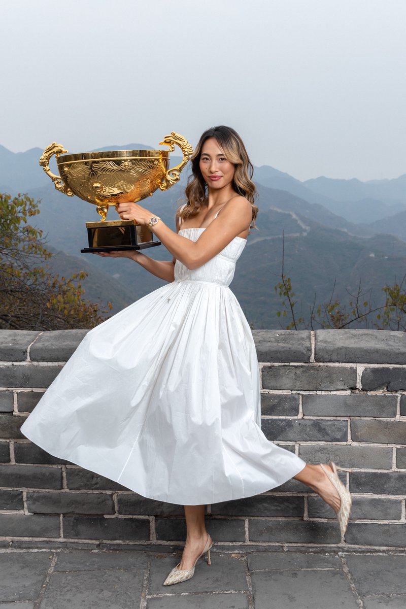 ChinaOpen's tweet photo. The Great Wall and #ChinaOpen trophy. 🏆
Keep going up. The view follows. https://t.co/SWUcRATe37