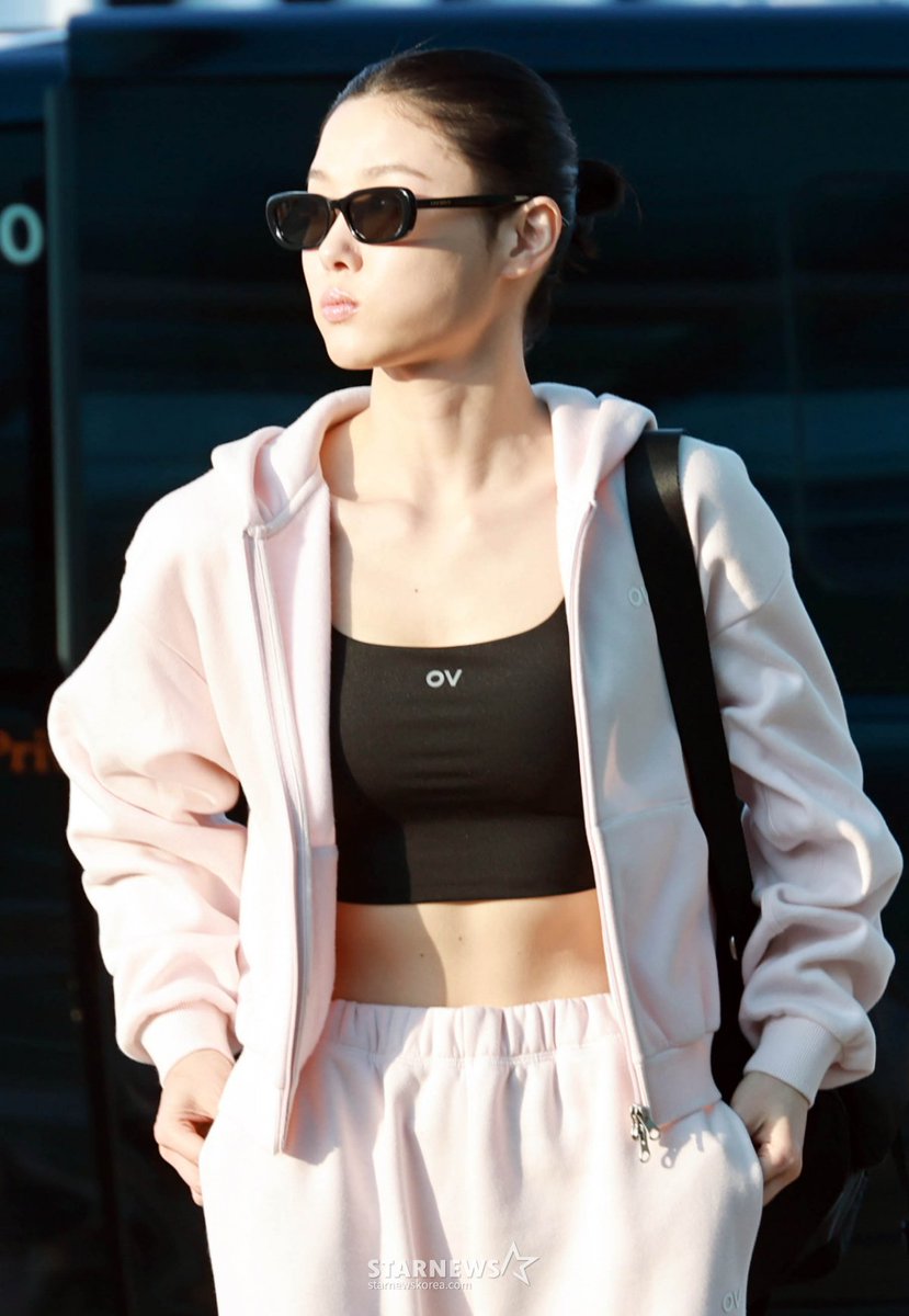 moonliebe_'s tweet photo. Look at those abs 🔥 https://t.co/YZhMJC8fAS