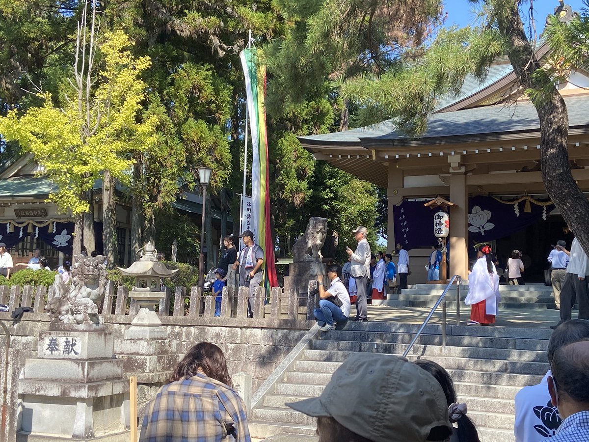 starbowstar's tweet photo. 何年ぶりかで
高牟神社（名東区）へ
棒の手を見に行ってきた。

いま、ふと靴の裏を見たら
どんぐりはさまったままだったー！！

このままにしとこ。 https://t.co/cmBwCecbvV