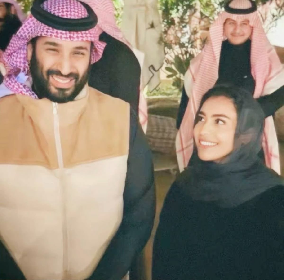 no_more_niqab_'s tweet photo. #٢٠٣٠_بلا_نقاب12 https://t.co/UamOZrHL5Y