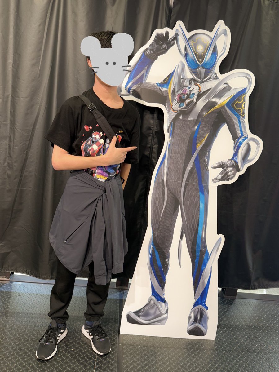 a_nya_me's tweet photo. ゲンム眺めにいってきた〜〜なつかし〜〜〜今日やっとライダーストア行けたけど商品だいぶ少なくて、とりまランダムを😮‍💨ゼッツのポップアップでドォーンのうちわ買えたので、今週末もってこーー🥰 https://t.co/x3pjrabV20