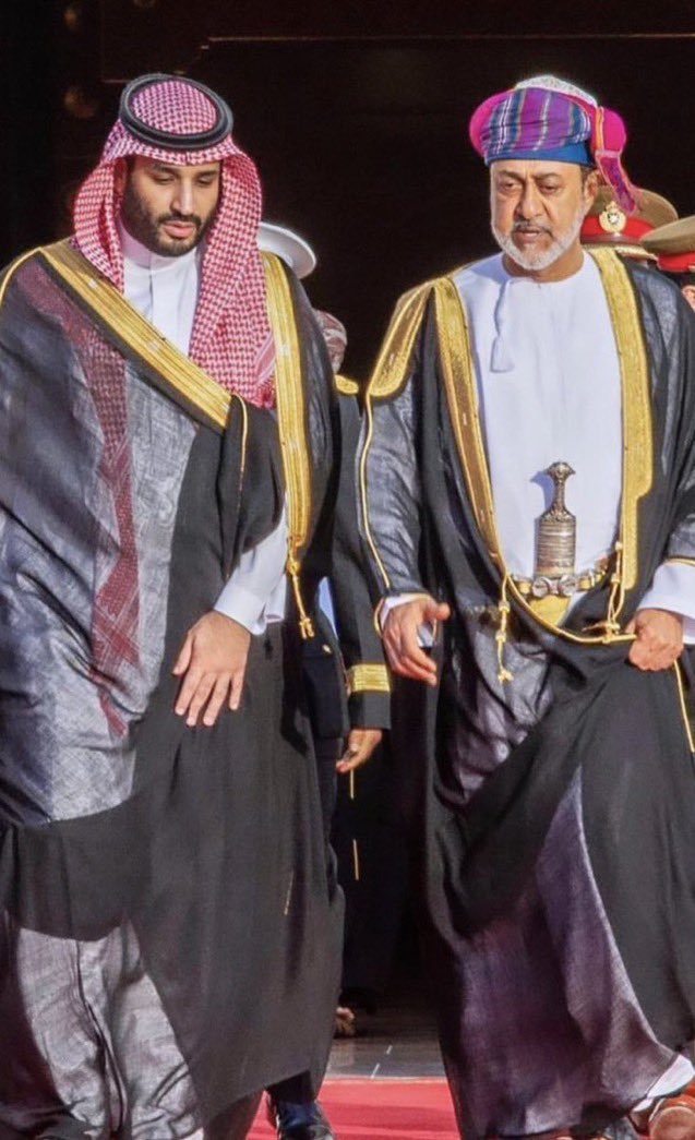 0alshabab0's tweet photo. عُمان والسعودية تجمعهما الأخوّة وحسن الجوار، وحسابات الفتنة لا تمثّل شعبَيهما. تضامننا يبدأ بألّا نمنح التحريض صوتًا، وألّا نردّ الإساءة بمثلها. نتحقّق قبل النشر، ونرفض التعميم، ونحفظ الودّ؛ فوعينا يُفشل محاولات الوقيعة بين الأخوة. https://t.co/y9DKmuYhlQ