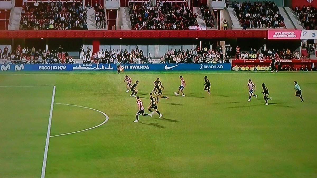 realcercius's tweet photo. Y se habla del fuera del juego del cuarto, pero y el primero?? Curioso que las dos nos cayeran cruz. Que casualidad que el primer robo nos caiga de un equipo de la capital. https://t.co/nTdLT4naty