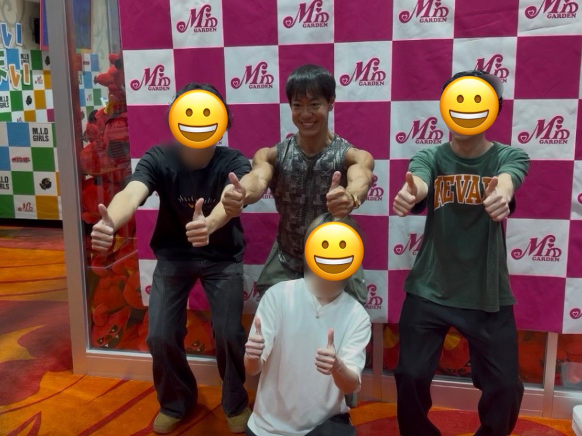 EnterLinks777's tweet photo. 堀大輔さん、ミッドガーデン様でのパチンコ来店が無事終了しました‼️

3店舗合計で約1,000名のファンの皆さんと交流させていただきました✨

遊びに来てくださった新潟の皆さん、そして遠方からお越しいただいた皆さん、本当にありがとうございました！

※みなさんINMUポーズやりますねスギィ。

#PR https://t.co/iu4fEiyRuX