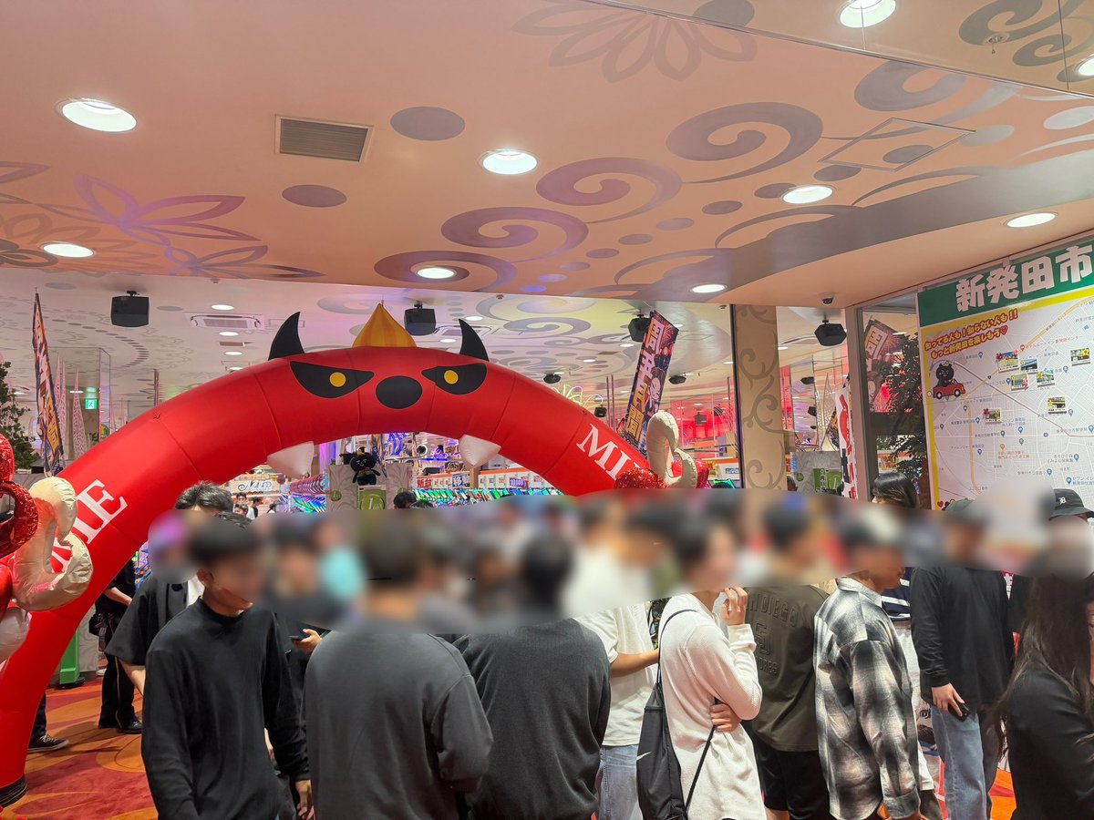 EnterLinks777's tweet photo. 堀大輔さん、ミッドガーデン様でのパチンコ来店が無事終了しました‼️

3店舗合計で約1,000名のファンの皆さんと交流させていただきました✨

遊びに来てくださった新潟の皆さん、そして遠方からお越しいただいた皆さん、本当にありがとうございました！

※みなさんINMUポーズやりますねスギィ。

#PR https://t.co/iu4fEiyRuX