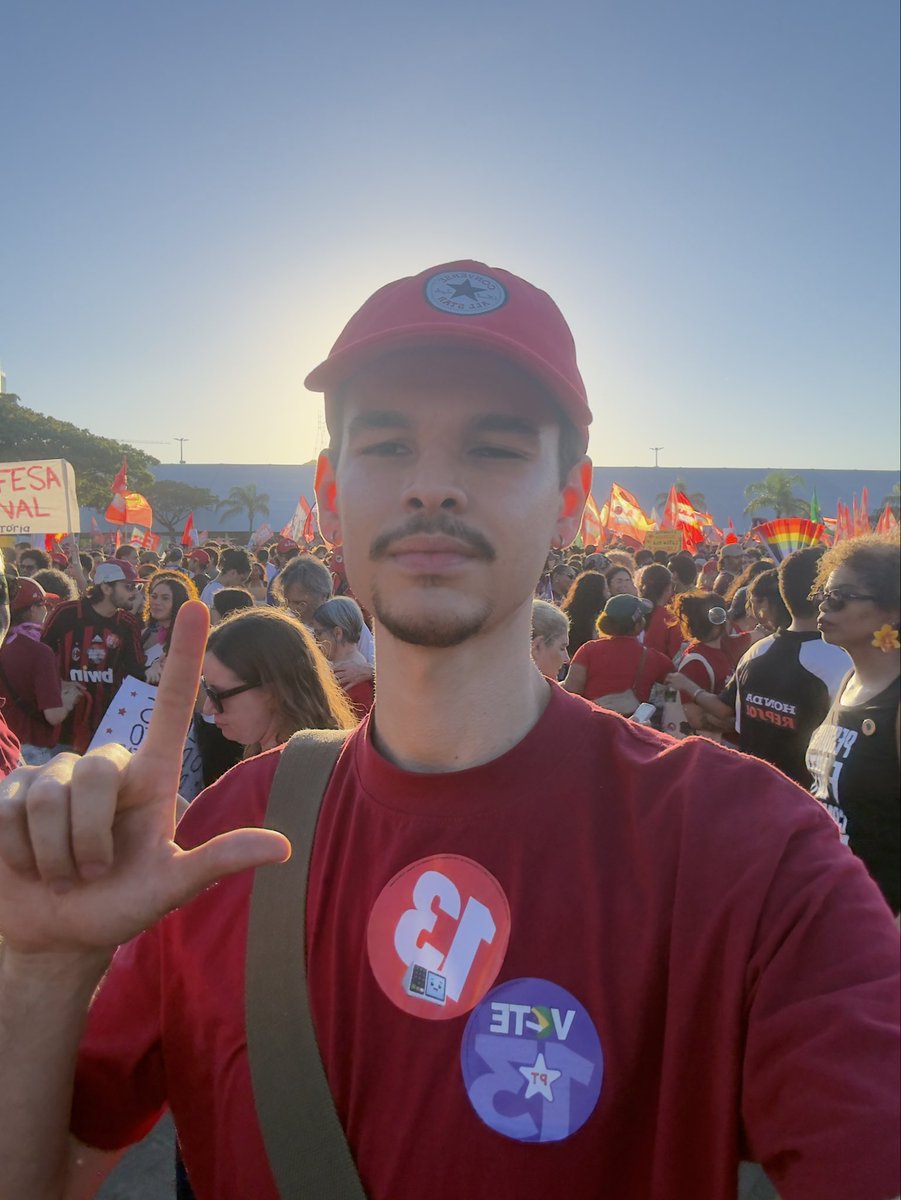 filipedmb's tweet photo. eu quando coleciono e estou com lula https://t.co/4AuBG58IS3