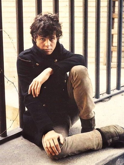 jackellyreed's tweet photo. MARC BOLAN ~ 1965
Photo by David Wedgbury, taken in October
near Marc's flat. #marcbolan #kalmiyh 💕 https://t.co/IZOQwgdlQE