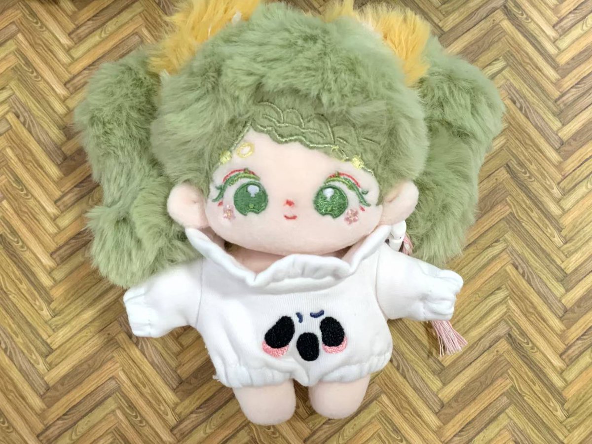 HengZeToys's tweet photo. Hello~ I’m the little green butterfly doll 🦋
My fluffy heart hair is super soft to touch.
I’m wearing my handmade knit suit, ready to go out with you.
You can create your own unique plush buddy too!
#kawaiiplush #plushdoll #customplush #miniplush #dollcommissions #hengzetoys https://t.co/qOLnn2k2Cz