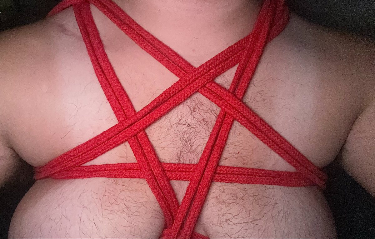 m0nsterf4cker's tweet photo. I’ve been inactive so I figured I’d drop this as an apology <3
#bdsm #ropeplay #ftm #fakeboy #rope #nsfw #shibari #nudes #cnc https://t.co/GQQbRYW1kX