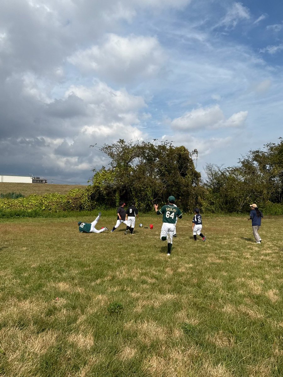 tsuchitoi_u's tweet photo. 本日も皆様お疲れ様でした✨
🦄スポーツの日にサッカー⚽️&amp;⚾️
ガチャガチャでは全員キャッチャーや全員セカンドなどなどエンタメ野球にしか出来ない見所満載🤣
また皆さんで最高の日を作っていきましょう📝
引き続きよろしくお願いいたします🤲

#土樋ユニコーンズ
#ワシポップ
#草野球 https://t.co/aFxfl4wX5T