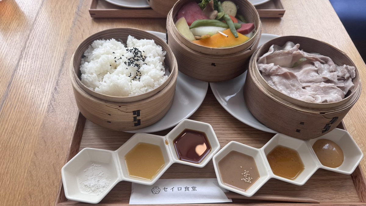 assault_rager's tweet photo. 連休最後に三宮でランチ🍙
この豚肉のセイロ蒸しめちゃくちゃうまい😋
美味しいもん食べたし明日から頑張れる😊 https://t.co/OchgjzqPsk