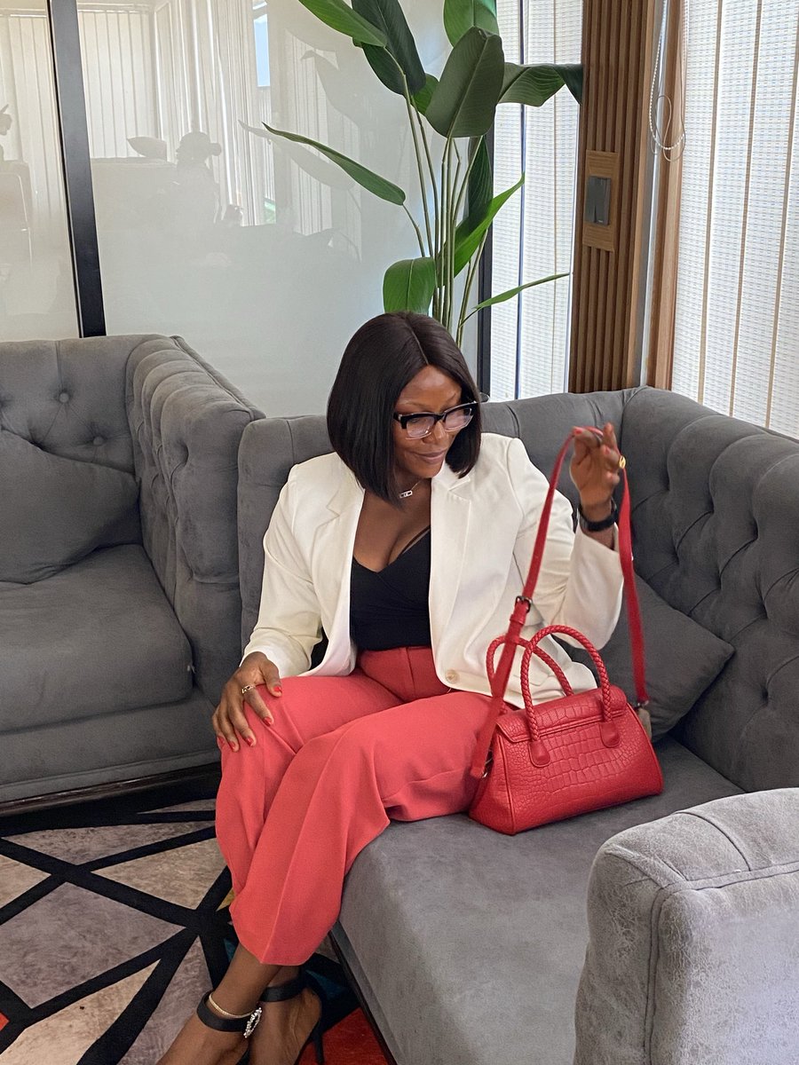 Ugopresh12's tweet photo. Happy Monday, my lovely mutuals!

Welcome to another amazing week. 

Only good things will happen in this week and beyond.

Here’s to a super productive week!🥂 https://t.co/DFcpiQyQxG
