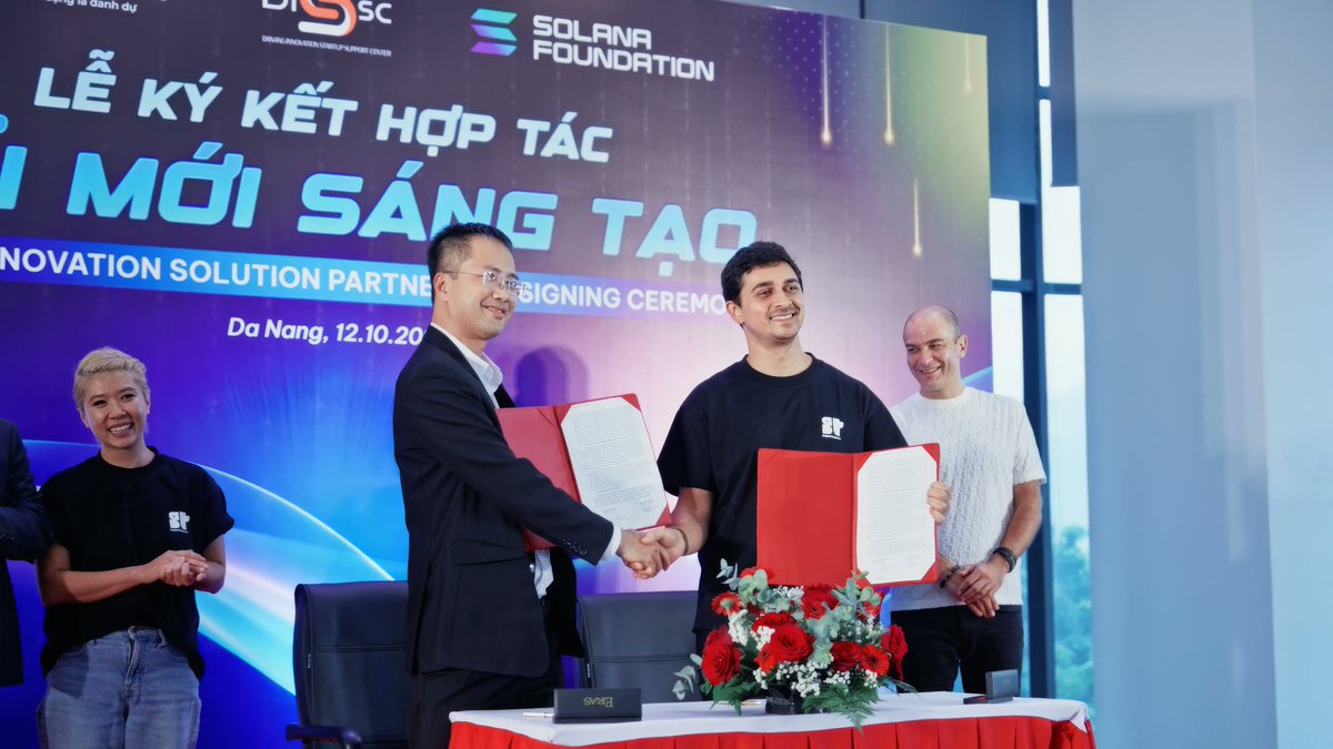 SuperteamVN's tweet photo. Today, @SolanaFndn’s Chief Product Officer @vibhu signed an MOU with Vo Duc Anh, Deputy Director of Da Nang Innovation Startup Support Centre, to advance blockchain adoption and connect Danang’s innovation ecosystem with @Solana. 🇻🇳

With Superteam Vietnam’s support on the ground, we’re strengthening relationships with local institutions and builders, positioning Solana to help shape Vietnam’s emerging digital asset industry and explore new opportunities for real-world adoption.
