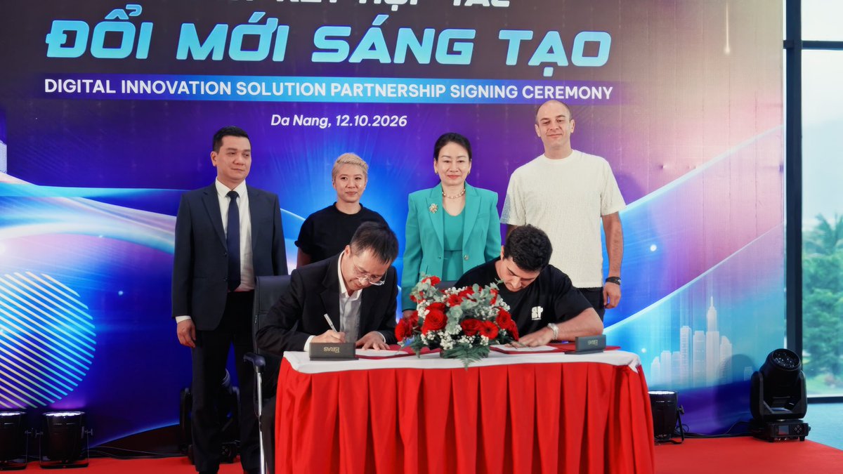 vibhu's tweet photo. Vietnam 🤝 Solana https://t.co/lS6sqOlv1T