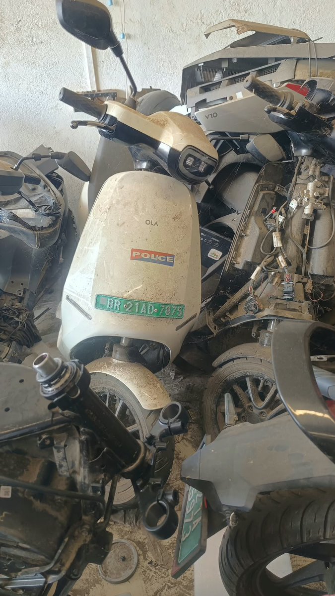 harshetku's tweet photo. @OlaElectric @bhash My Ola S1 Pro has been at the service centre for over 4 months, and the battery replacement is still pending despite approval. This delay is unacceptable. Please resolve my issue immediately. #OlaElectric #ConsumerRights https://t.co/E7eNy0XAA7
