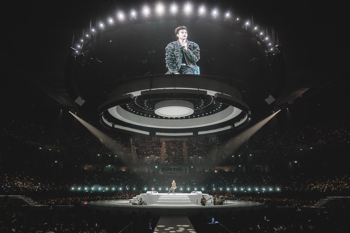 WEED_ENT's tweet photo. “นนท์ ธนนท์” เสิร์ฟเวที 360° กลางอิมแพคปิดฉาก “ARENA ENCORE” พร้อมประกาศ EP.04 ปีหน้า “จัดร้อนหน่อยนะครับ” เตรียมบุก “ราชมังฯ”

#THEMOMENT_ARENAENCORE
#NONTTANONT
#LOVEiSSHOWBiZ
#LOVEiSENTERTAINMENT

“Arena Encore” สร้างปรากฏการณ์เวทีรอบทิศกลาง IMPACT ARENA “นนท์ ธนนท์” จัดเต็มทั้งเพลง แสง สี เสียง พร้อมแขกรับเชิญสุดเซอร์ไพรส์ ก่อนประกาศก้าวต่อไปในปีหน้า กับ EP.04 ฉลอง 15 ปีบนเส้นทางศิลปิน เตรียมพบความยิ่งใหญ่ครั้งใหม่ที่ “ราชมังคลากีฬาสถาน” พร้อมทิ้งท้าย “ปีหน้าร้อนหน่อยนะ แต่น่าจะกดบัตรง่ายขึ้น” โปรดติดตามรายละเอียดอย่างเป็นทางการเร็ว ๆ นี้

อ่านข่าวเพิ่มเติม https://t.co/WxPCVTHnEB