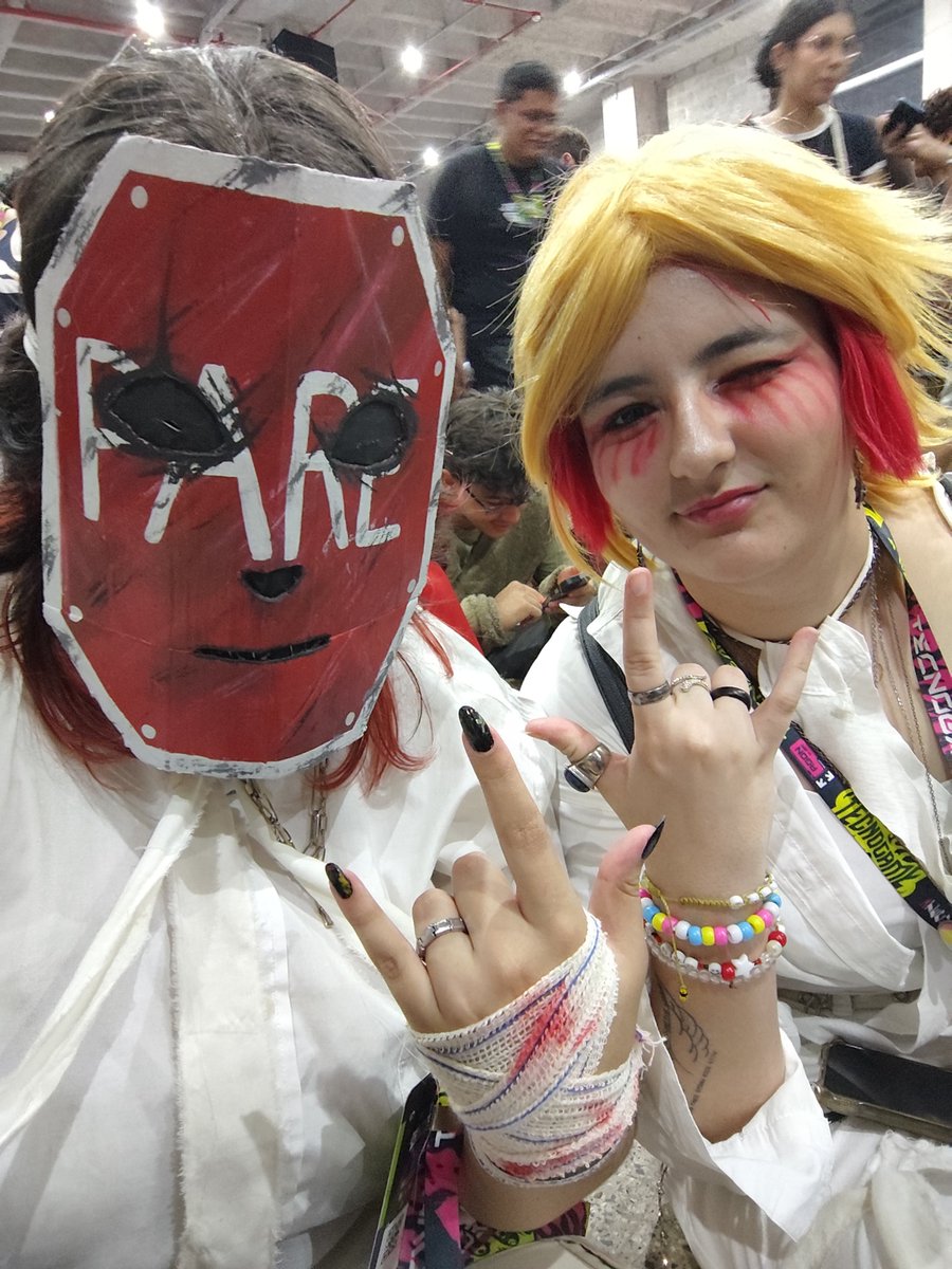 hey_sleepyhead's tweet photo. @sun3sune Fui um Caio meio fajuto meio genderbend feito com papelão, roupa que tinha no armário e alguns trapos
Encontrei uma Escarlata lindíssima
E ainda convenci minhe bestie a ser minha Cindy https://t.co/tjZY5x81CR