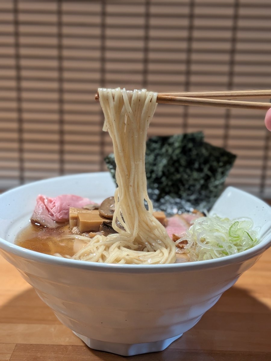 LgnoreA's tweet photo. 麺活🍜

福島県郡山市

自家製麺めがね

限定　特製秋の鴨醤油

秋刀魚も行けばよかった😂
出汁美味し😋

また、塩食べたい！ https://t.co/KdzjYGoZtt