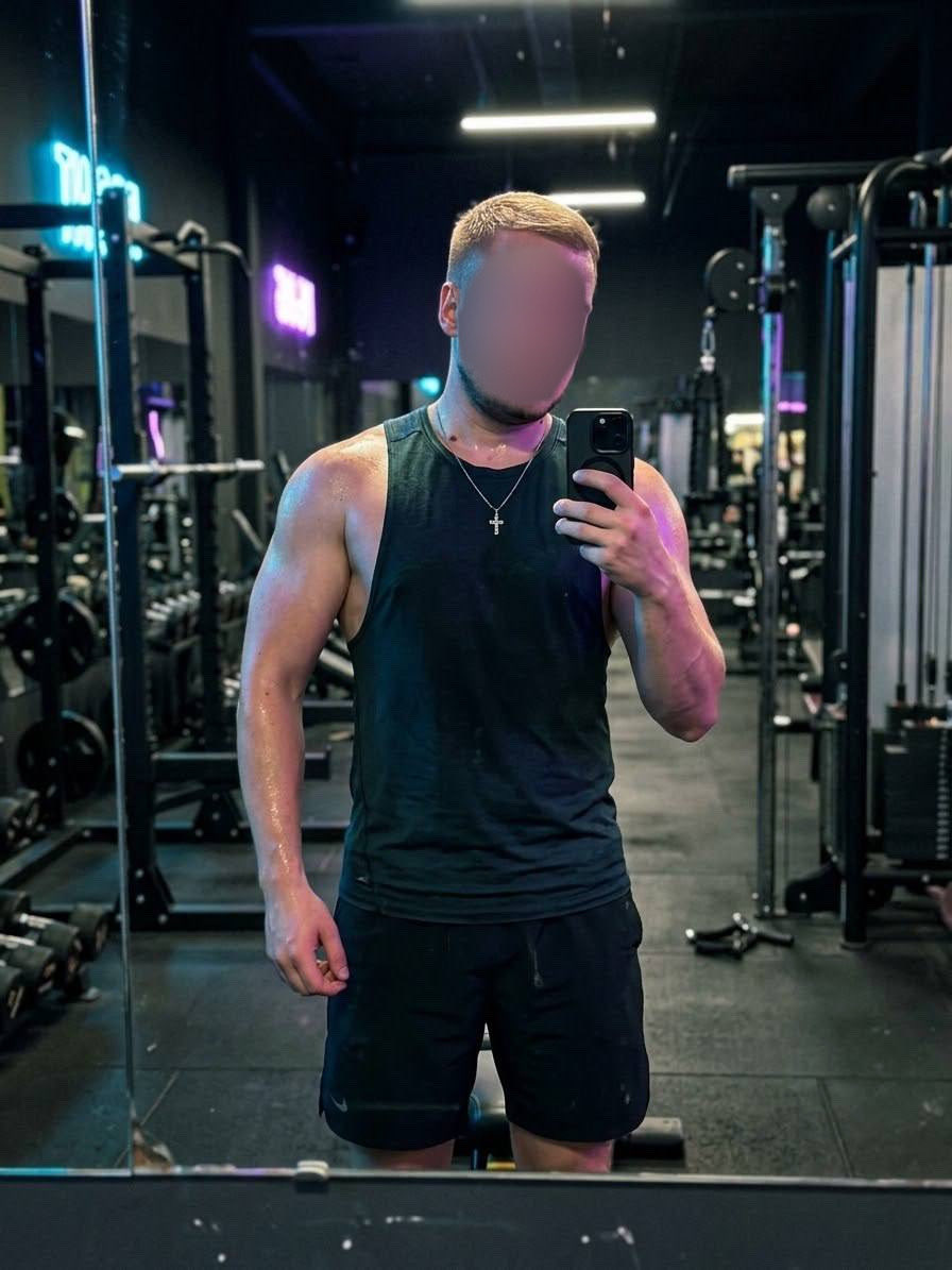 AlexVollo7's tweet photo. After a hard workout, the shoulders are burning, the arms are swollen, the vessels are protruding. I'm my own in the hall, and you can feel it. Does anyone like this kind of view?💪🏻
#fetish, #kink, #gaykink, #leather, #rubber, #latex, #bdsm, #domsub, #femdom, https://t.co/f1O3WrL7Pj