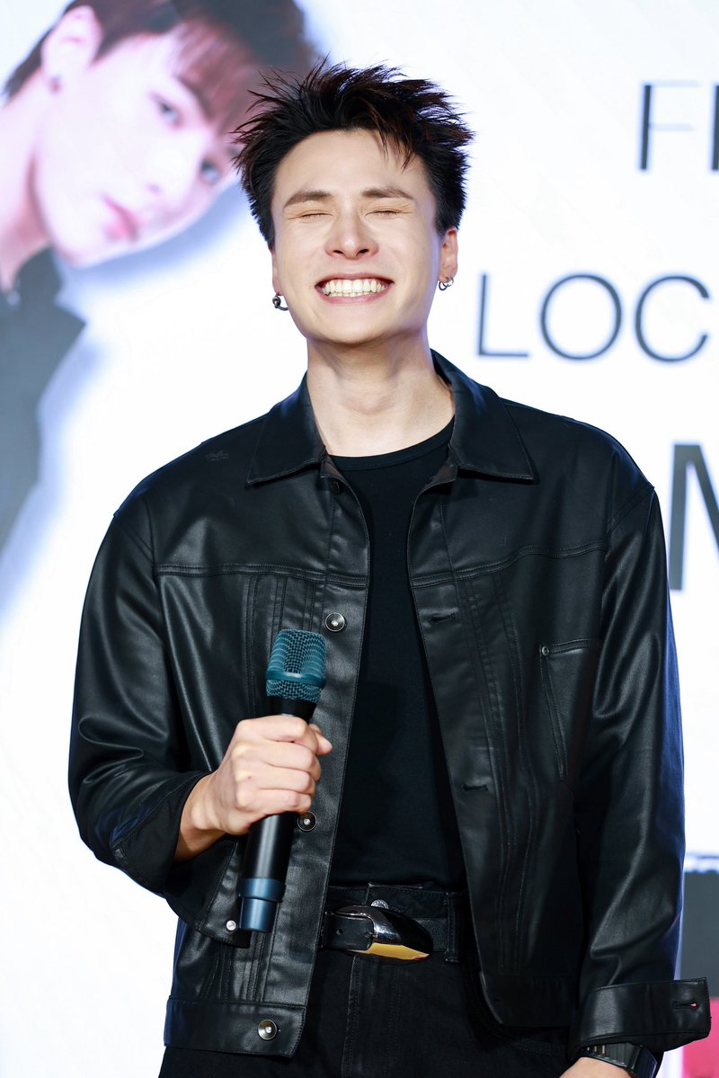 bbellkw's tweet photo. 111026

คนที่หัวเราะตาปิดได้น่ารักที่สุด😆

#FriendlyMexMichael
#michaelkvs ₊  🧸🍑 ⋅ ˚ https://t.co/i8LYJqVUS7